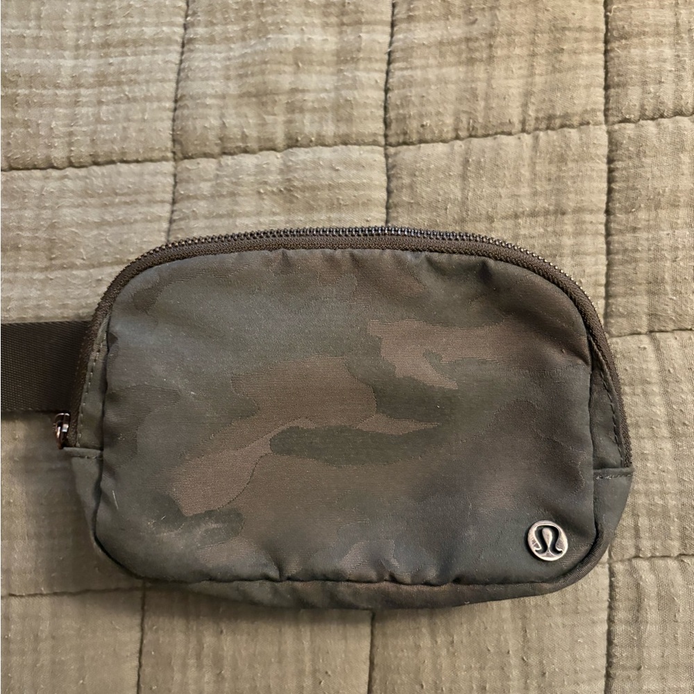 lululemon athletica black/ olive Camouflage Belt Bag